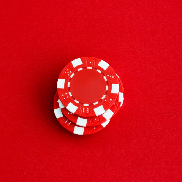 idcashtoto mobile app interface showing sportsbook and live-dealer options
